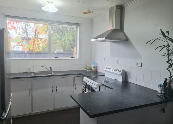  at 2/5B Gemstone Drive, Birchville, Upper Hutt, Wellington