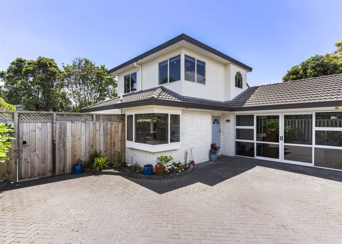  at 2/27 Sorrel Crescent, Bucklands Beach, Auckland