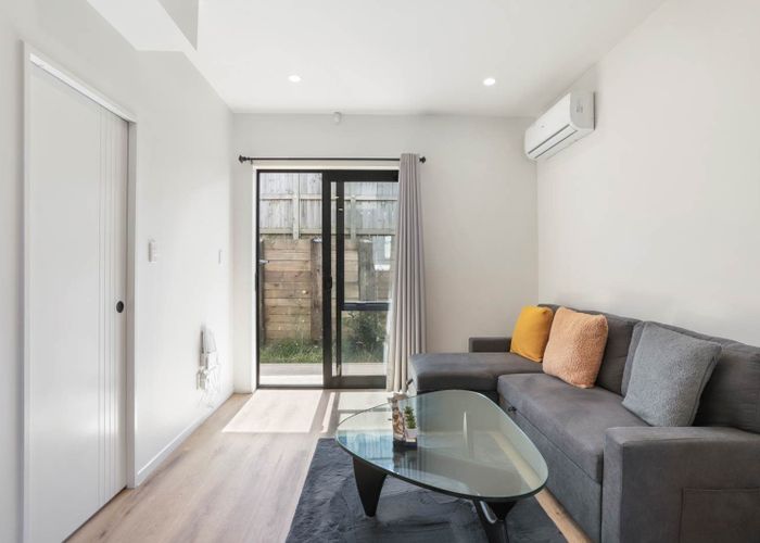  at 2/285 Te Atatu Road, Te Atatu South, Waitakere City, Auckland