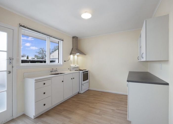  at 2/85 Hills Road, Edgeware, Christchurch City, Canterbury