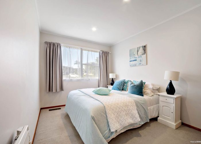  at 11 Mchardy Place, Glenfield, Auckland