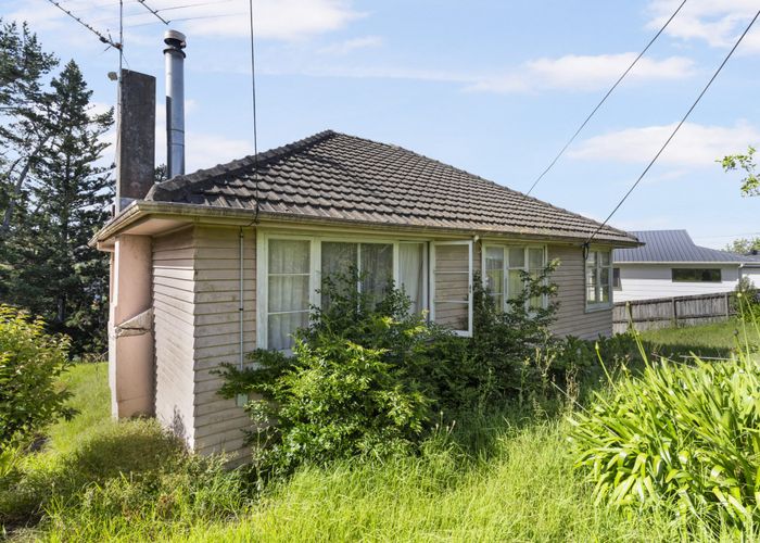  at 381 Wairau Road, Totara Vale, Auckland