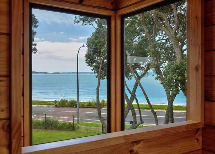  at 33 The Esplanade, Eastern Beach, Manukau City, Auckland