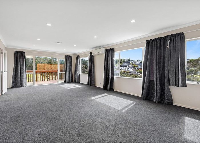 at 16 Meharg Place, Fairview Heights, Auckland
