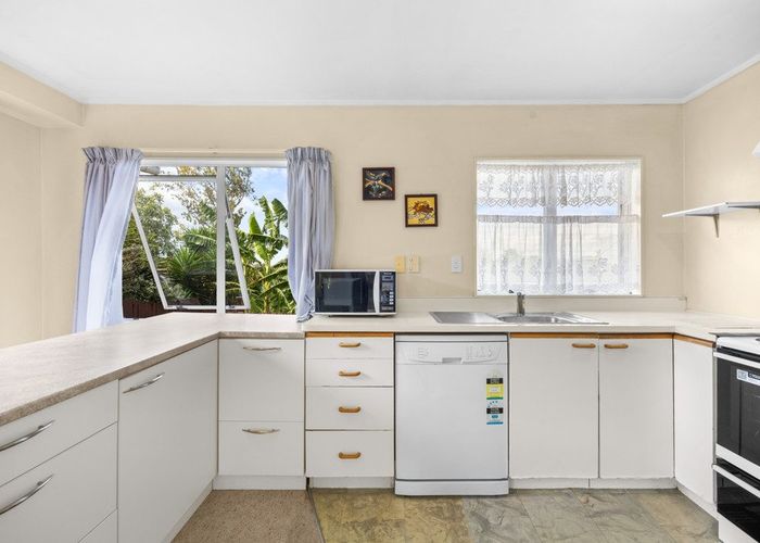  at 2/34 Rotoiti Avenue, Pakuranga Heights, Manukau City, Auckland