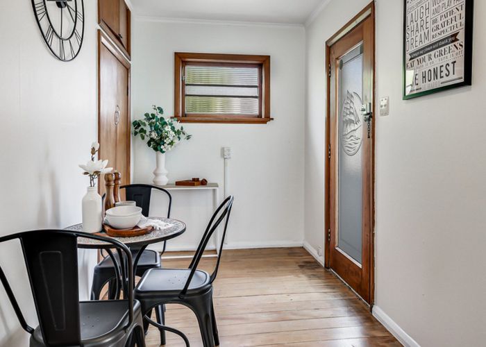  at 216 Fox Street, Hamilton East, Hamilton