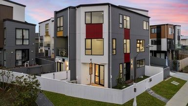  at 1/2 Flaunty Place, West Harbour, Auckland