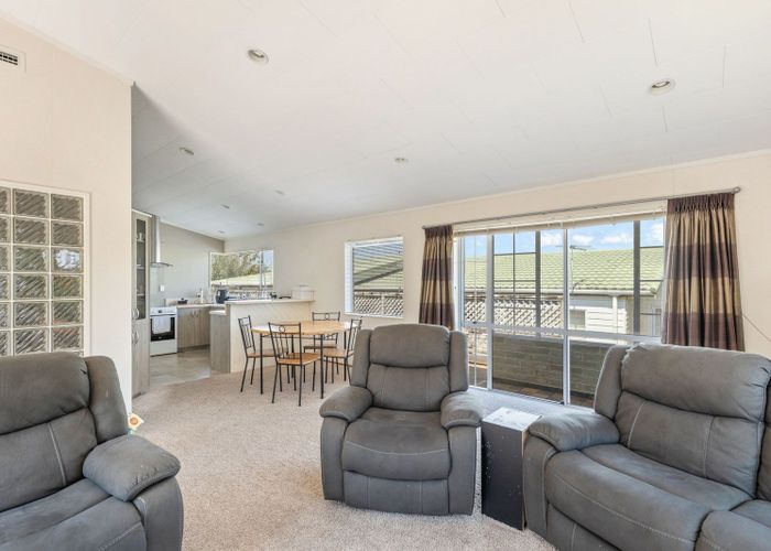  at 2/3B Sandel Rise, Merrilands, New Plymouth