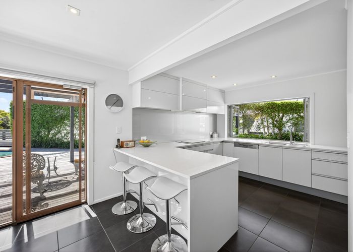  at 14 Davita Place, Farm Cove, Manukau City, Auckland