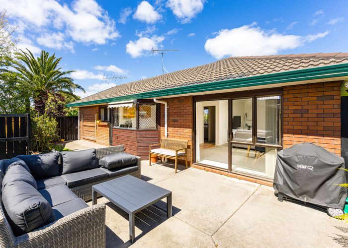  at 1/40 Channing Crescent, Botany Downs, Auckland