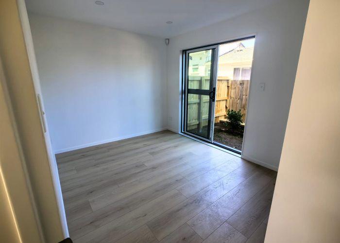  at 4/4024 Great North Road, Glen Eden, Waitakere City, Auckland