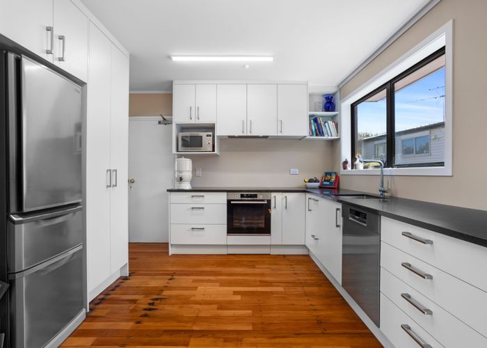  at 104 Sycamore Drive, Sunnynook, Auckland