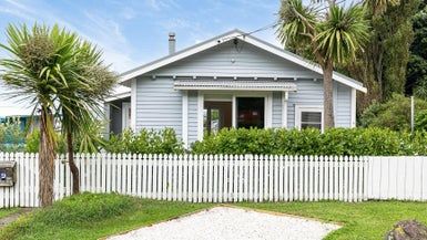  at 9 Cave Road, Houghton Bay, Wellington