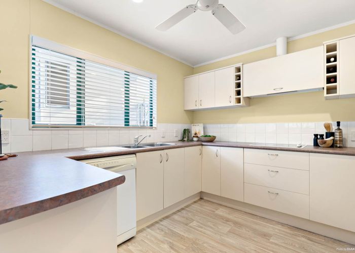  at 3/32 Glendhu Road, Bayview, Auckland
