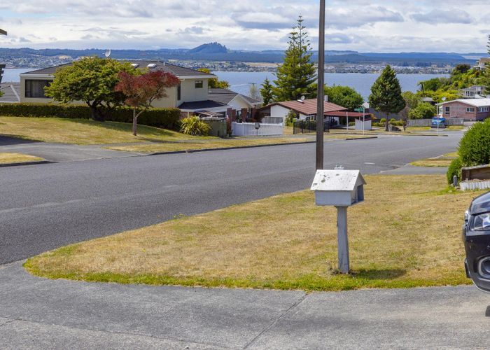  at 2/7 Reeves Road, Acacia Bay, Taupō