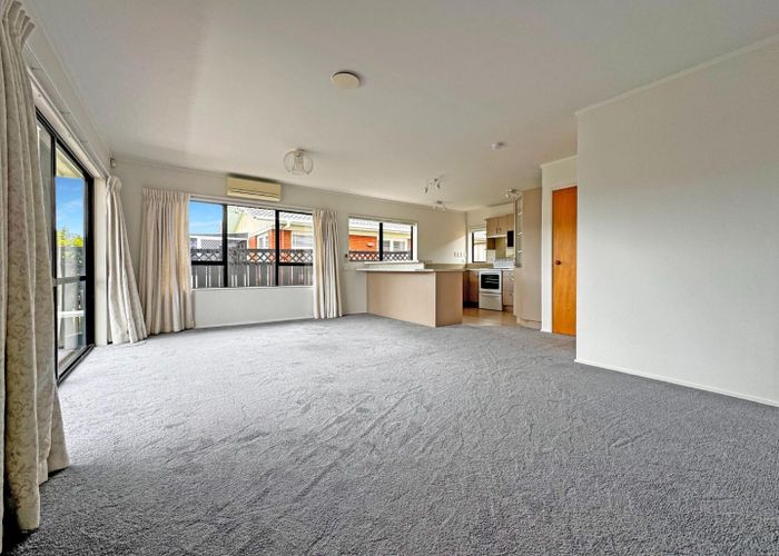  at 1/12 Shakespeare Road, Milford, Auckland