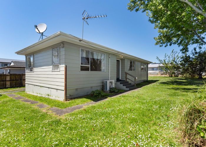  at 27 Becker Drive, Weymouth, Manukau City, Auckland