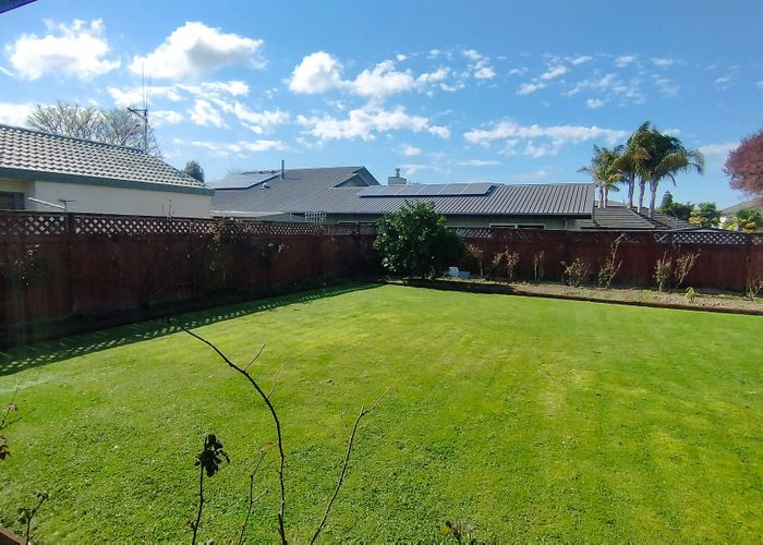  at 24 Huntington Drive, Huntington, Hamilton