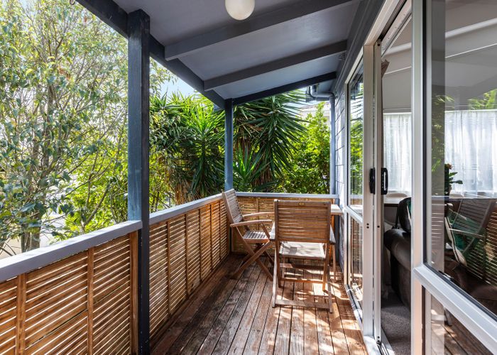  at 4/191 Titirangi Road, Titirangi, Auckland