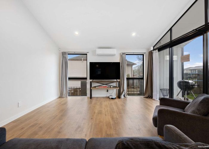  at 21 Eastview Road, Glen Innes, Auckland