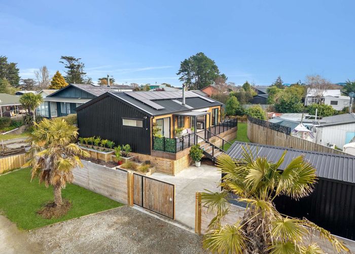  at 5 Beach Crescent, Waikuku Beach