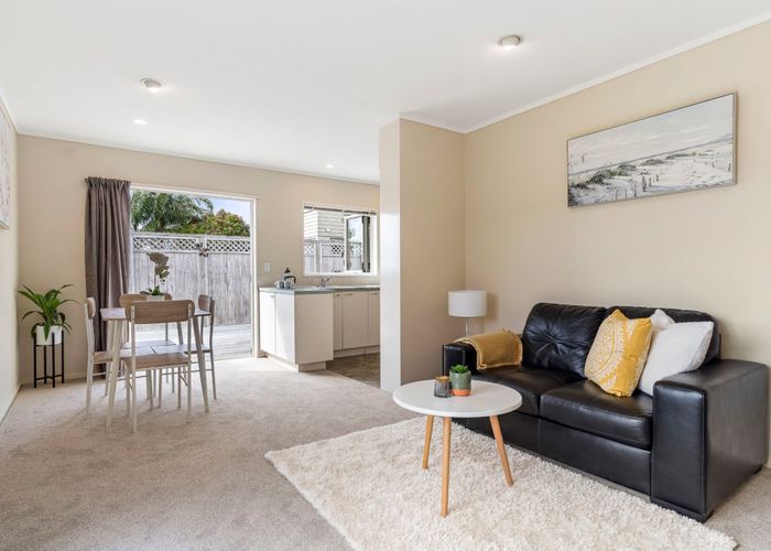  at 2/375 Wairau Road, Totara Vale, North Shore City, Auckland