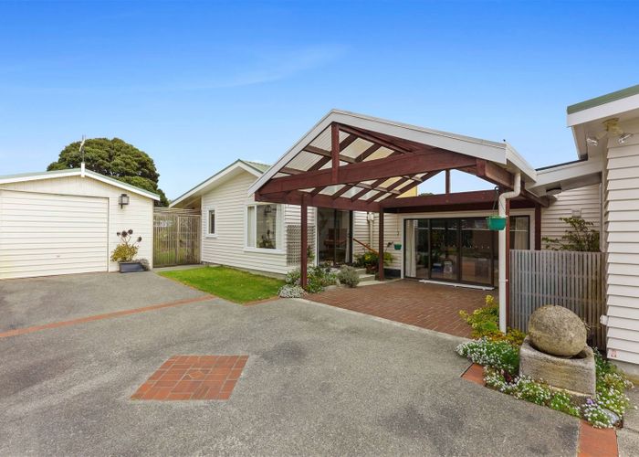  at 6 William Street, Waikanae Beach, Waikanae