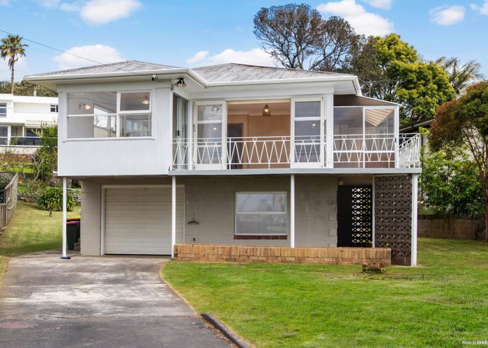  at 18 Kiwi Esplanade, Mangere Bridge, Auckland