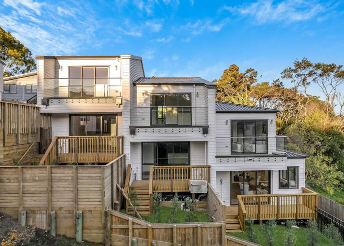  at 8D Jenanne Place, Totara Vale, North Shore City, Auckland