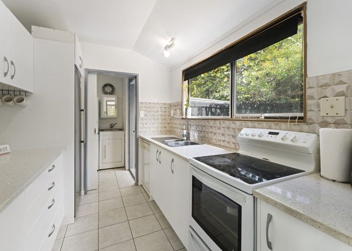  at 2/39 Coronation Road, Hillcrest, North Shore City, Auckland