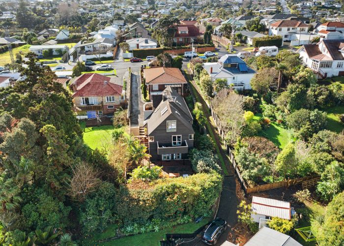  at 2/11 Francis Street, Hauraki, Auckland