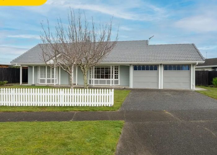  at 18 Chippendale Crescent, Birkdale, Auckland