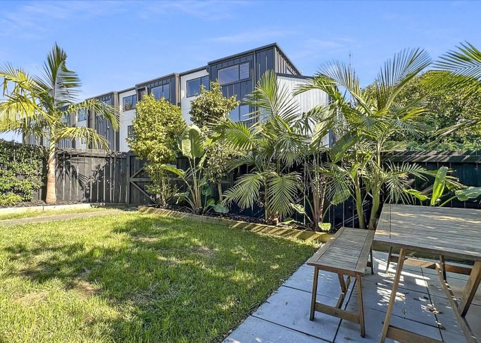  at 2/18 Puriri Street, Takapuna, North Shore City, Auckland