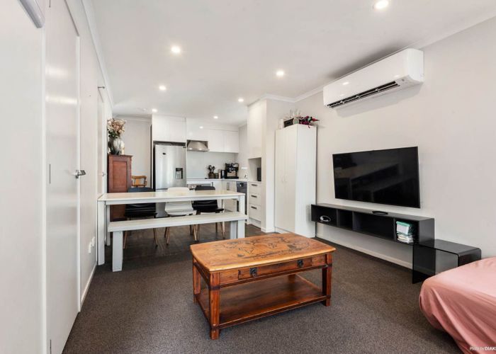  at 1/9 Marlene Avenue, Te Atatu South, Waitakere City, Auckland