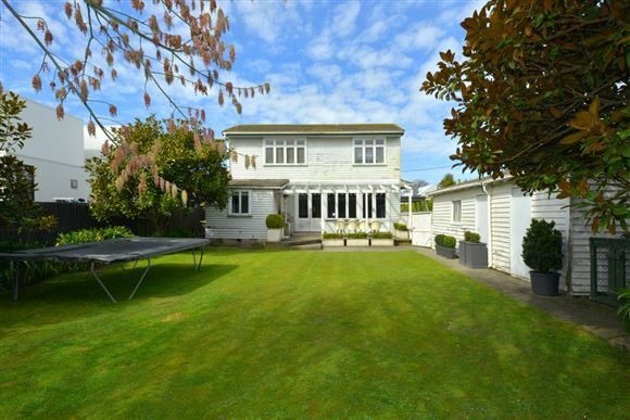  at 15 Holmwood Road, Merivale, Christchurch City, Canterbury
