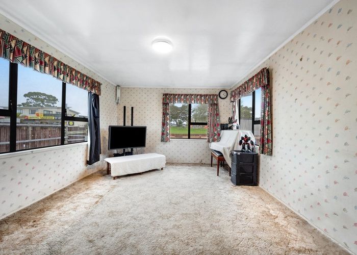  at 27 Dissmeyer Drive, Clover Park, Auckland
