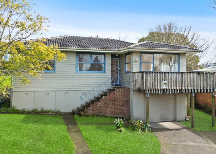 at 8 Normanton Street, Glenfield, North Shore City, Auckland