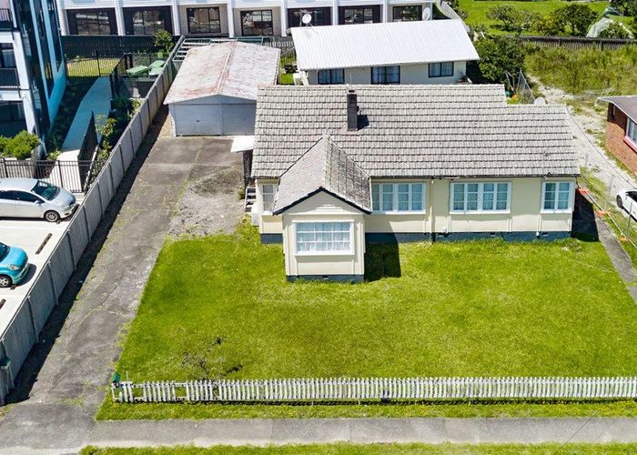  at 2 Fruitvale Road, New Lynn, Auckland