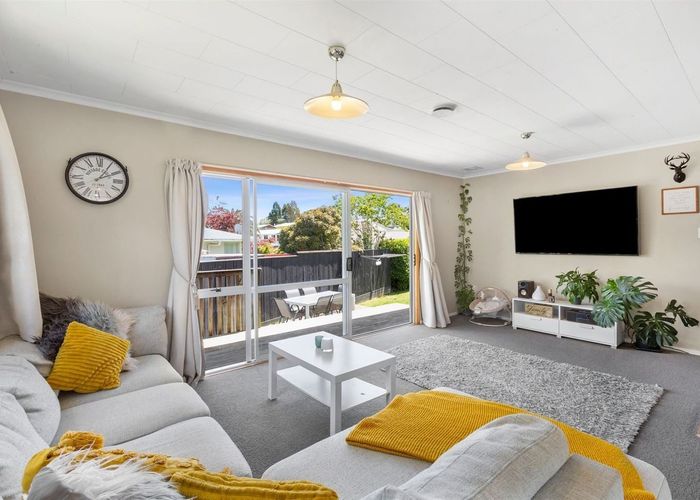  at 42 Cumberland Street, Merrilands, New Plymouth, Taranaki