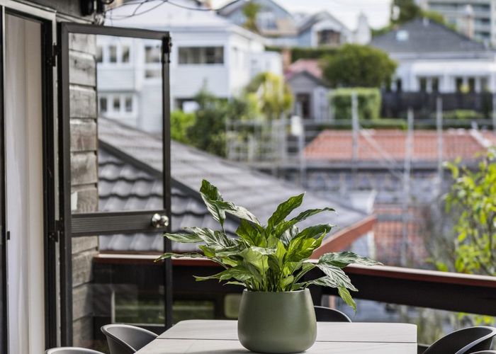  at 2/82 Bassett Road, Remuera, Auckland