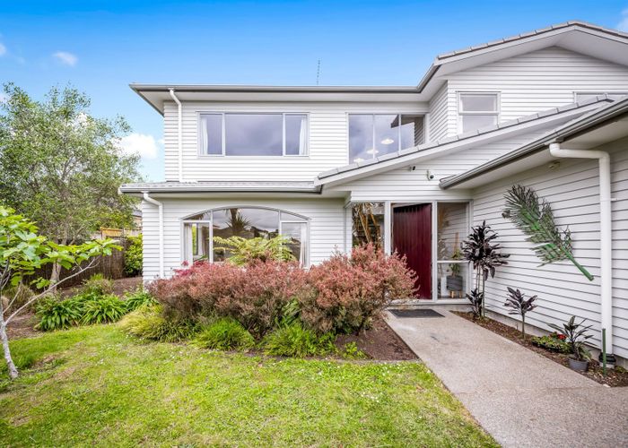  at 31 Harrowglen Drive, Northcross, Auckland