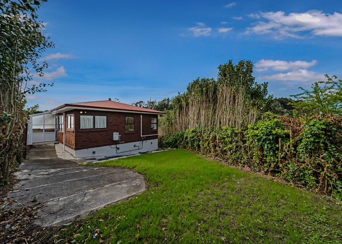  at 7B Lowtherhurst Road, Massey, Auckland