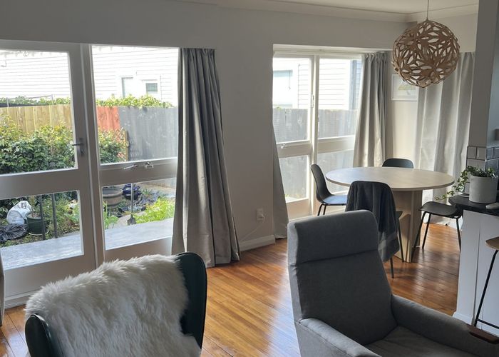 at 2/42 Office Road, Merivale, Christchurch City, Canterbury