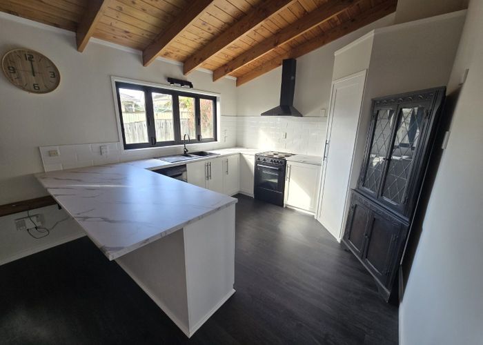  at 21 Sungrove Rise, Sunnyvale, Waitakere City, Auckland