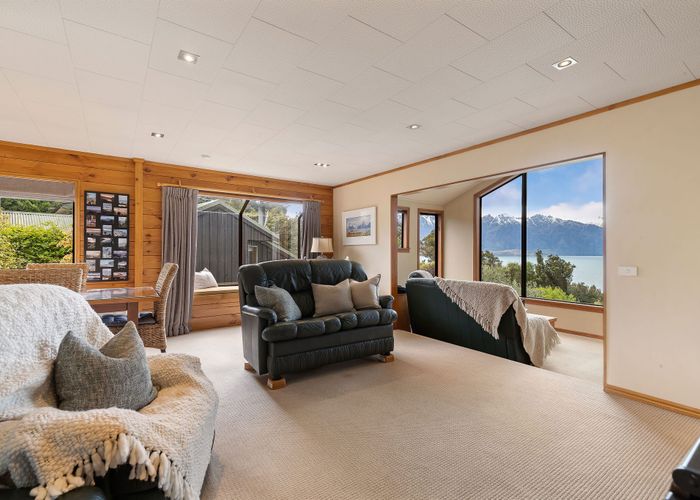 at 9 Evergreen Place, Sunshine Bay, Queenstown