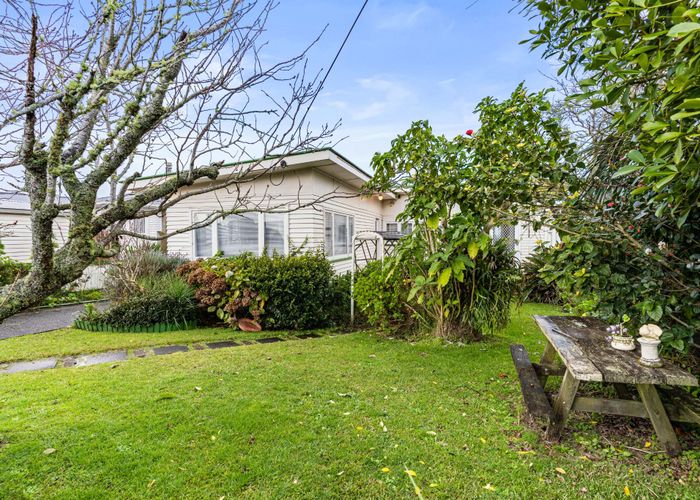 at 206 Sturges Road, Henderson, Auckland
