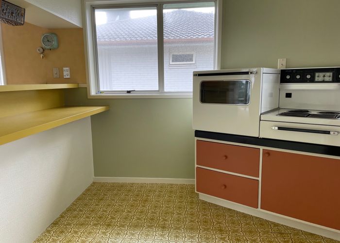  at 5 Miltonia Avenue, Te Atatu South, Waitakere City, Auckland