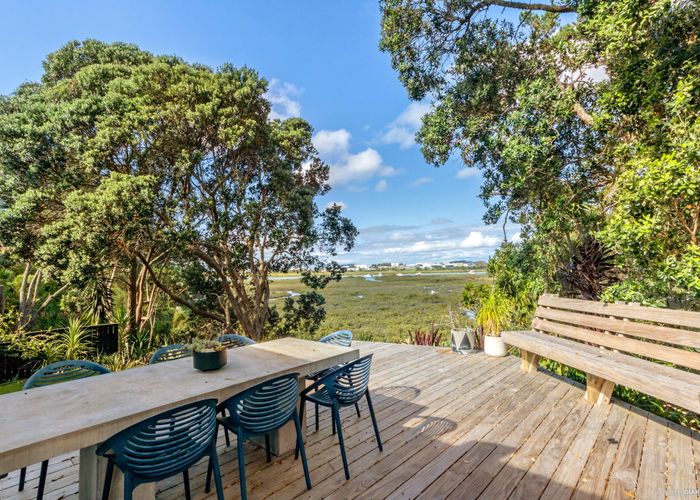  at 122 Tiroroa Avenue, Te Atatu South, Auckland