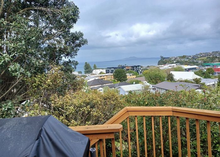  at 819 Beach Road, Browns Bay, North Shore City, Auckland