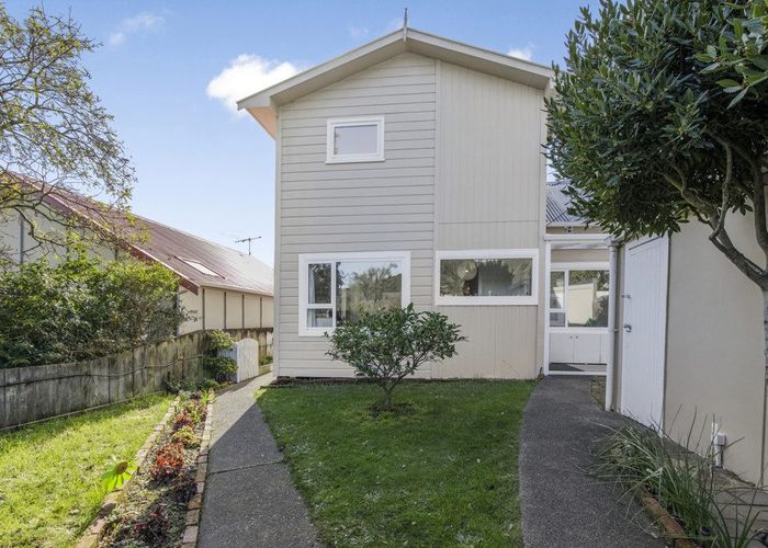  at 18 Kauri Street, Eastbourne, Lower Hutt